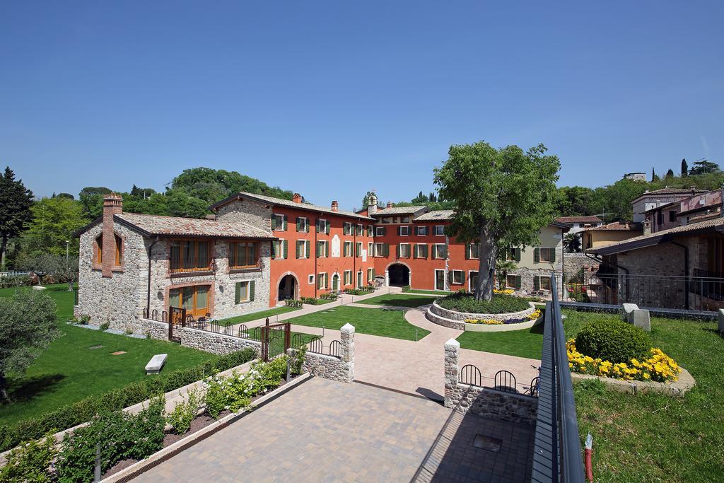 Residence Borgo Mondragon Λατζίζε Εξωτερικό φωτογραφία