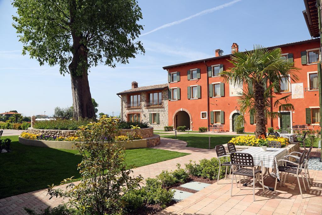 Residence Borgo Mondragon Λατζίζε Εξωτερικό φωτογραφία