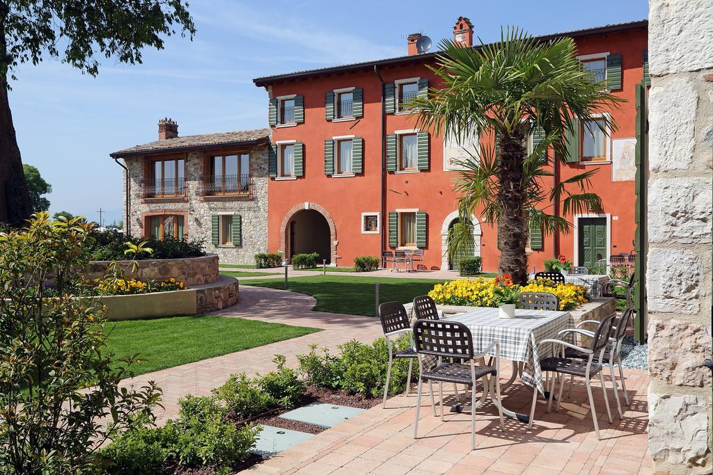 Residence Borgo Mondragon Λατζίζε Εξωτερικό φωτογραφία