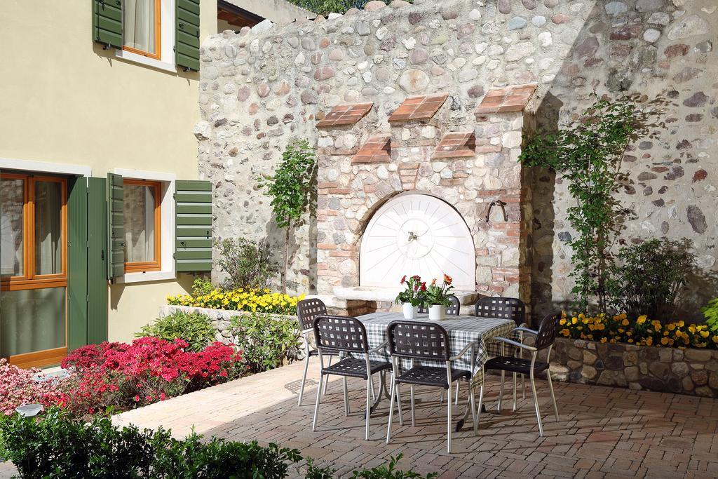 Residence Borgo Mondragon Λατζίζε Εξωτερικό φωτογραφία