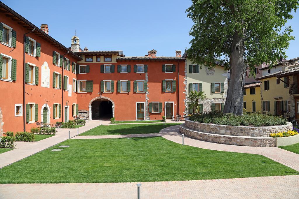 Residence Borgo Mondragon Λατζίζε Εξωτερικό φωτογραφία