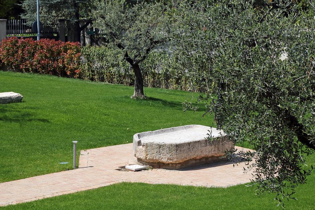 Residence Borgo Mondragon Λατζίζε Εξωτερικό φωτογραφία