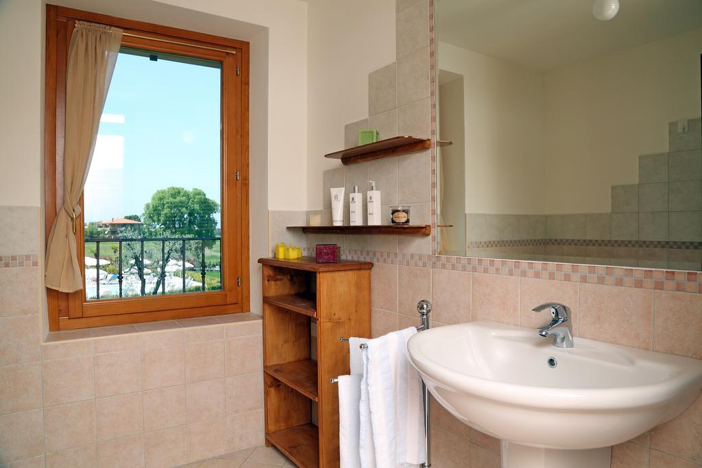 Residence Borgo Mondragon Λατζίζε Εξωτερικό φωτογραφία