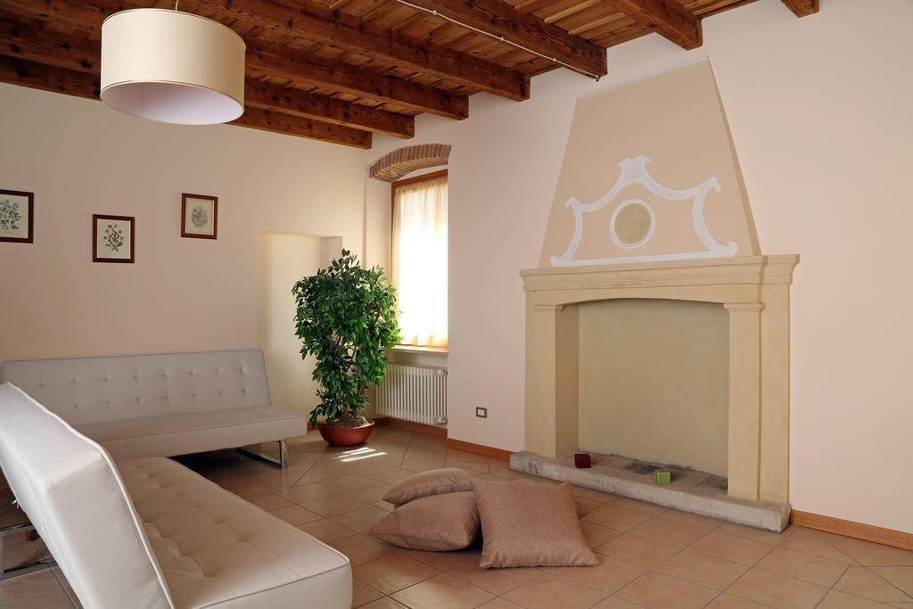 Residence Borgo Mondragon Λατζίζε Εξωτερικό φωτογραφία