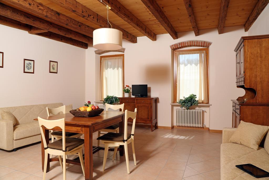 Residence Borgo Mondragon Λατζίζε Δωμάτιο φωτογραφία
