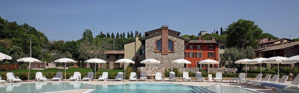 Residence Borgo Mondragon Λατζίζε Εξωτερικό φωτογραφία