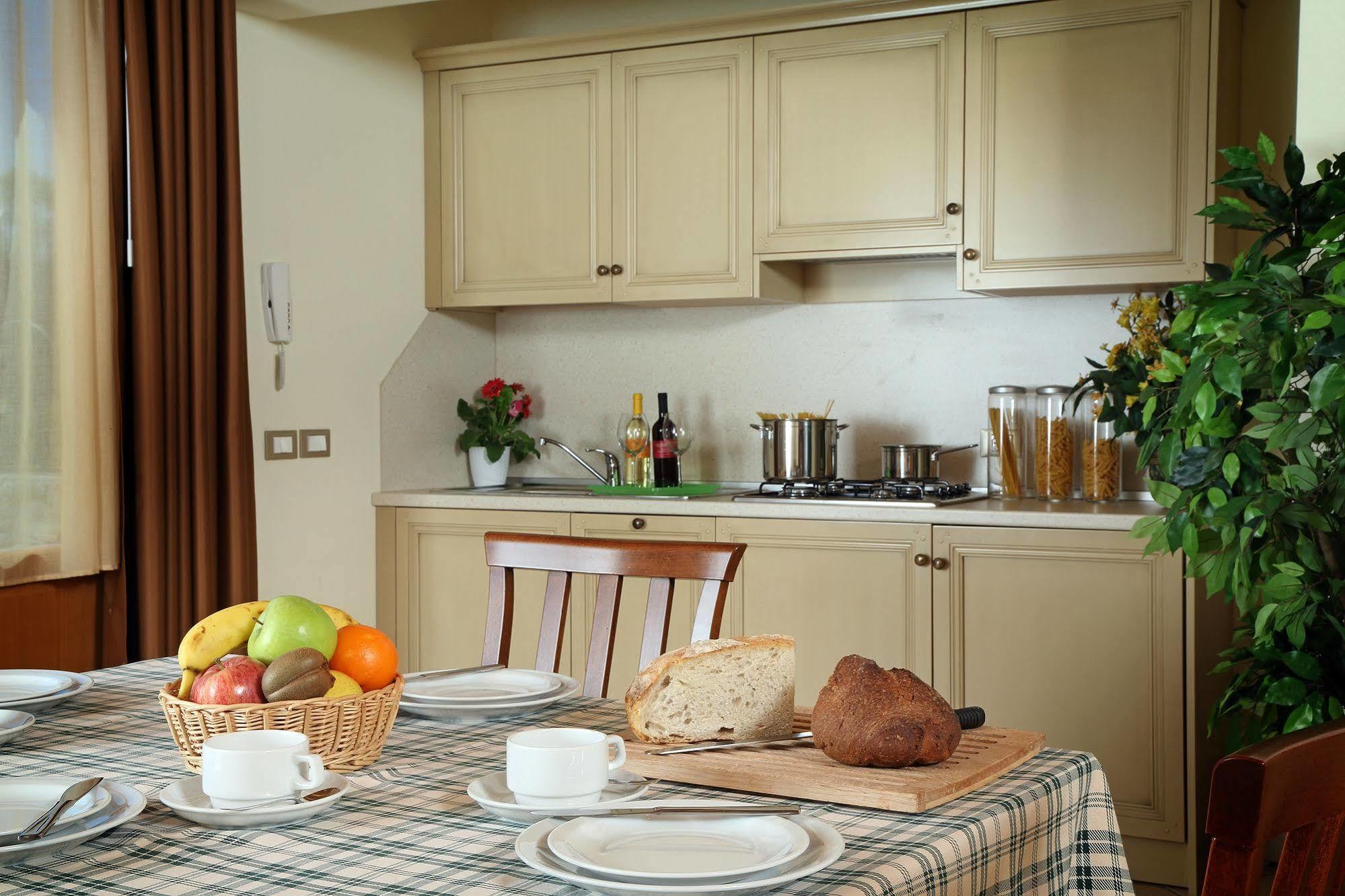 Residence Borgo Mondragon Λατζίζε Εξωτερικό φωτογραφία