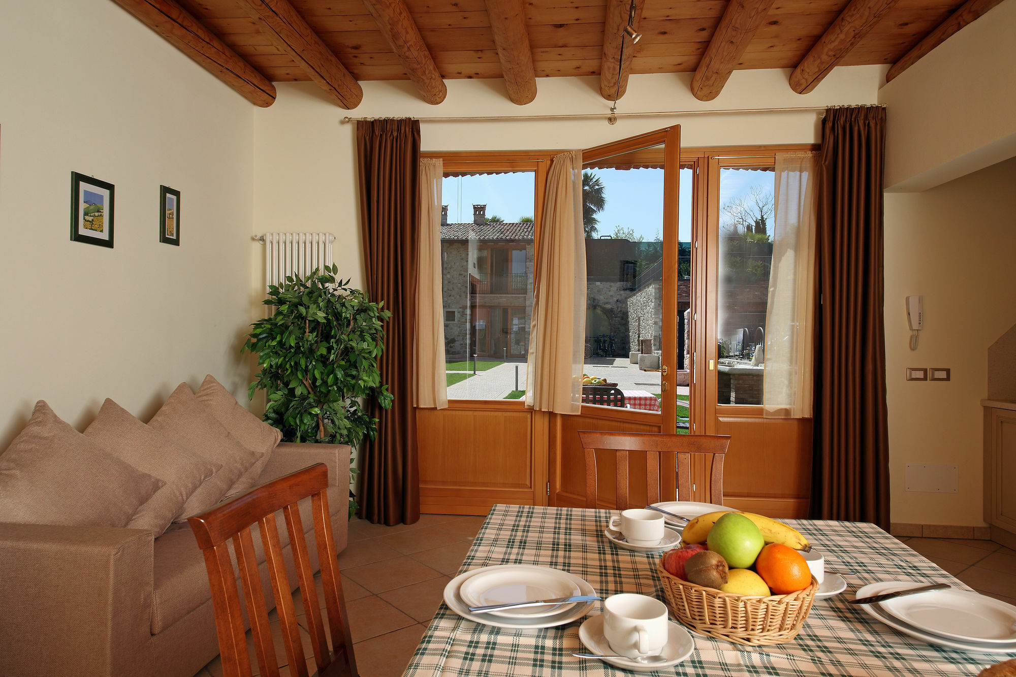 Residence Borgo Mondragon Λατζίζε Εξωτερικό φωτογραφία