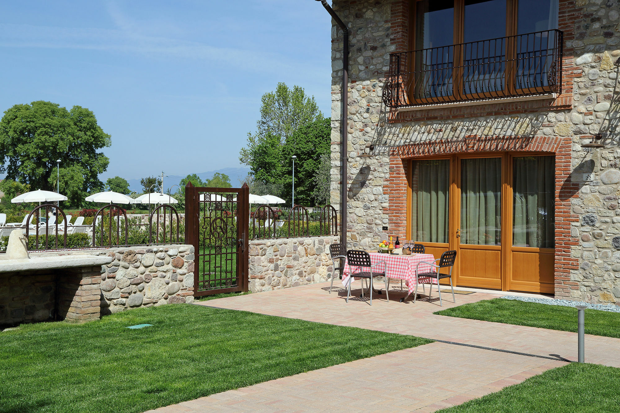 Residence Borgo Mondragon Λατζίζε Εξωτερικό φωτογραφία