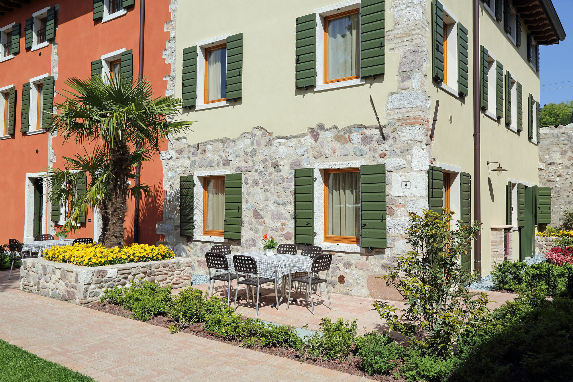 Residence Borgo Mondragon Λατζίζε Εξωτερικό φωτογραφία