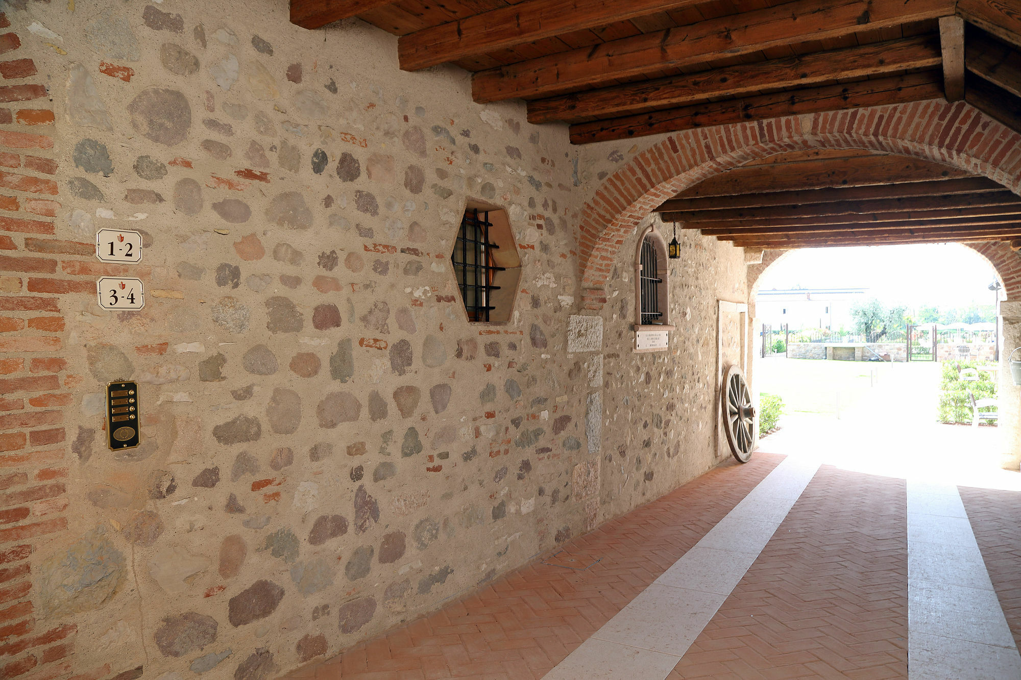 Residence Borgo Mondragon Λατζίζε Εξωτερικό φωτογραφία