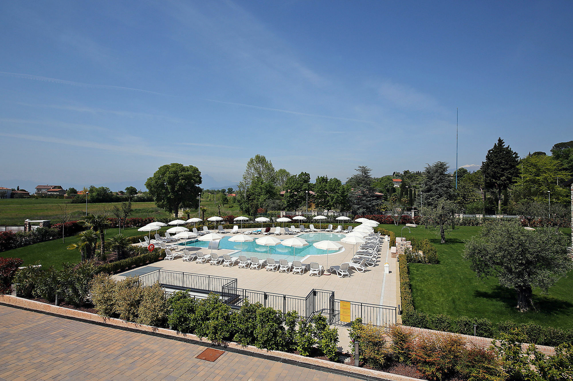 Residence Borgo Mondragon Λατζίζε Εξωτερικό φωτογραφία